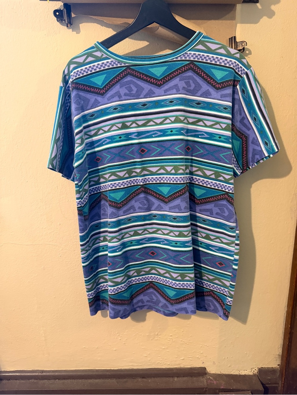 Men's Vintage Short Sleeve Geometric Stripe T-Shirt in Blue and Green